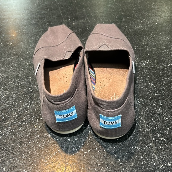 TOMS - Picture 3 of 4